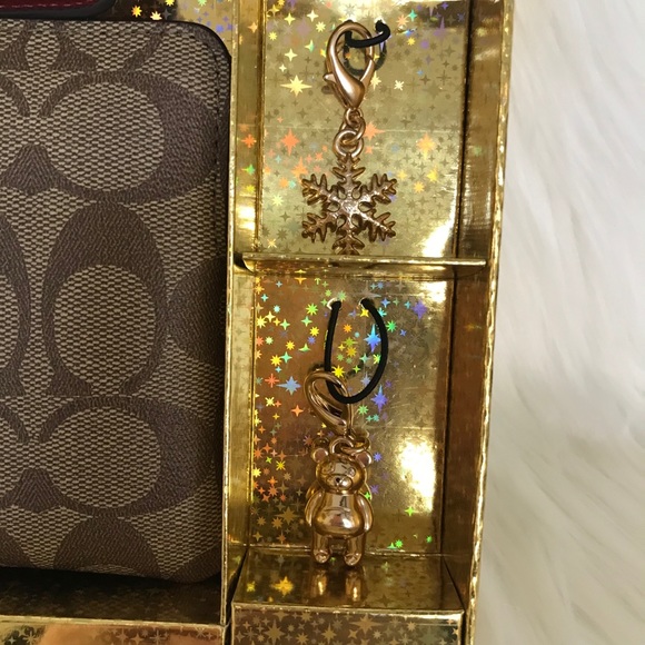 Coach Boxed Large Corner Zip Wristlet In Signature - Picture 6 of 15